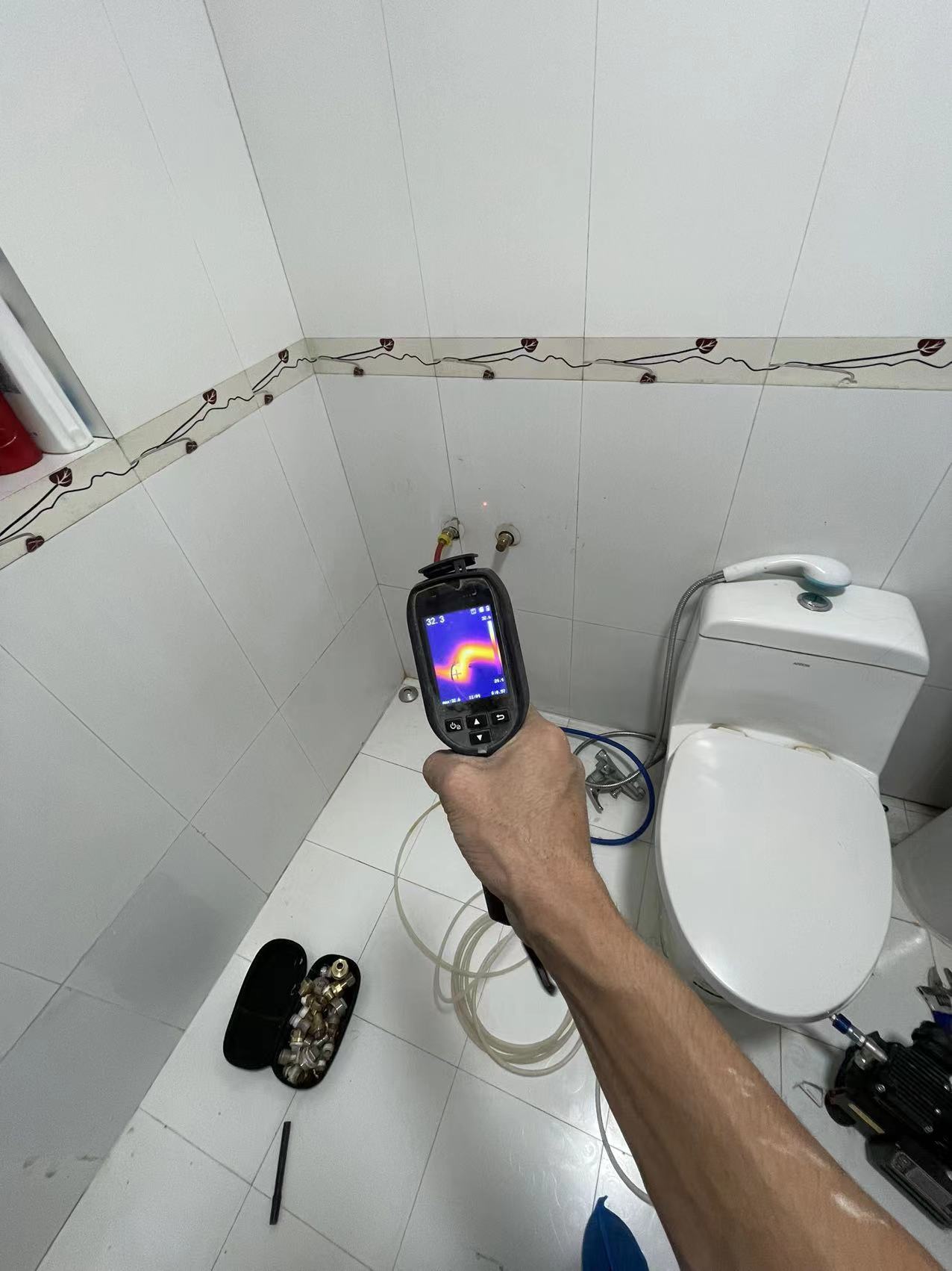卫生间下水管道漏水，怎么办？
