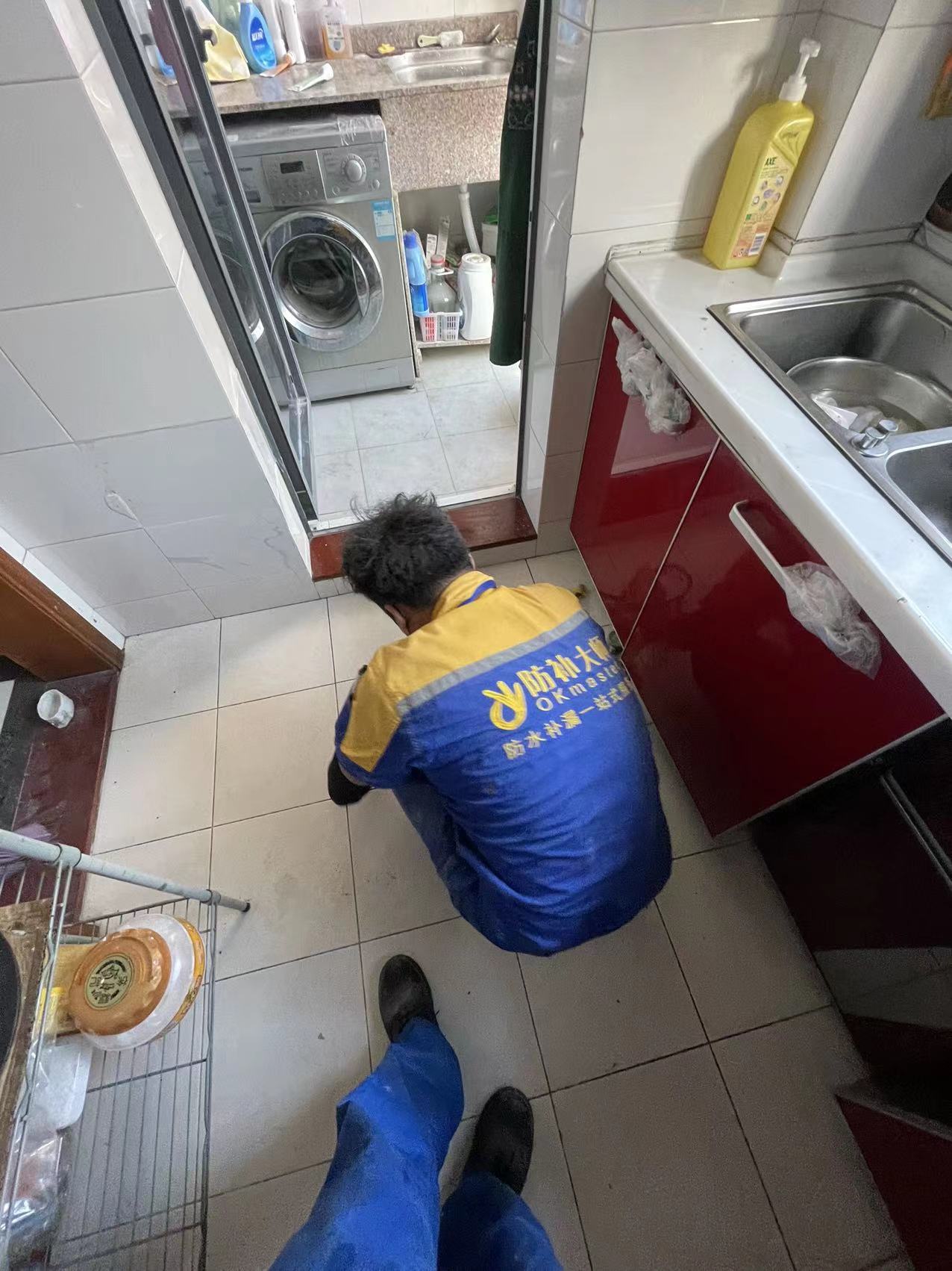卫生间补漏灌胶3000多元贵吗，正常价格是多少